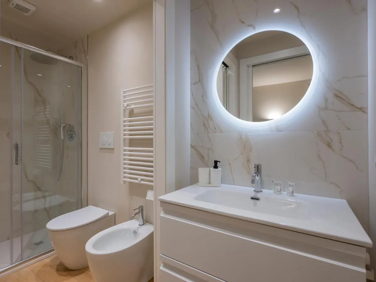 I Host Apartment - Ranzoni 1 Milano 0*,